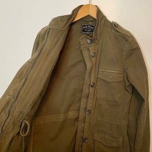Lucky brand green utility jacket. Features zipper & button closure.